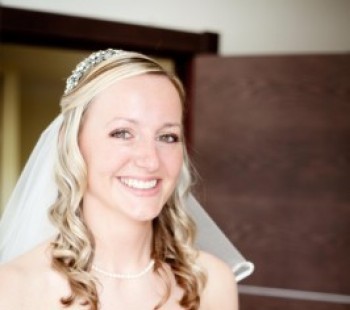 bridal Hair Curls Half Up